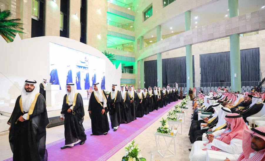 برعاية صاحب السمو الملكي الأمير فيصل بن بندر - أمير منطقة الرياض - الجامعة تقيم حفل تخريج الدفعة الرابعة عشرة من طلابها - جامعة المجمعة 
