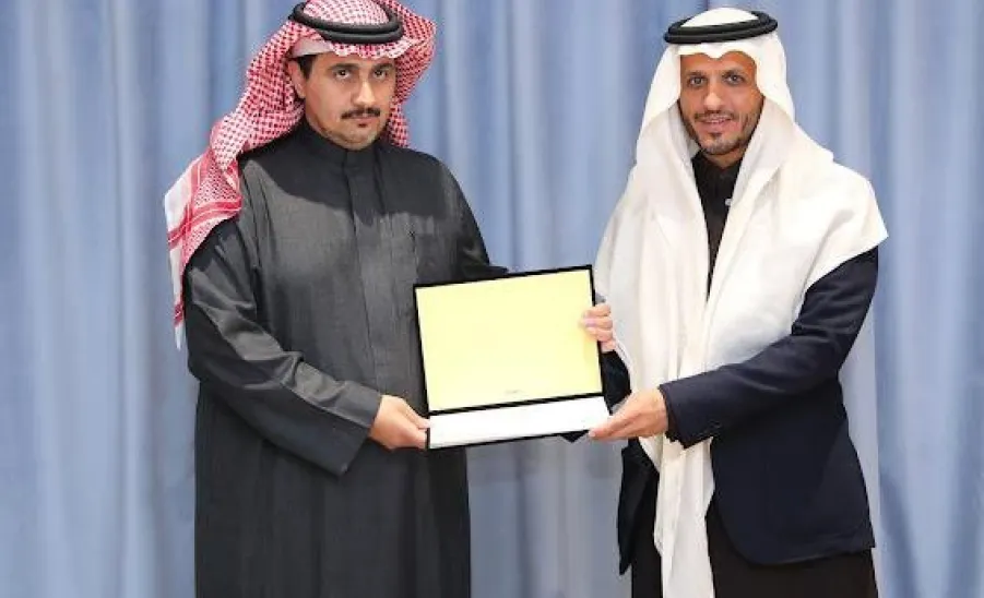 A certificate of thanks to College of Engineering for empowering volunteering work -  تمكين العمل التطوعي