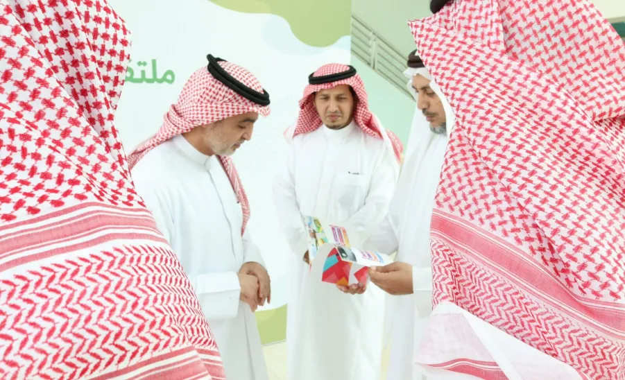 Vice-Rector for Academic Affairs launches the Forum of College of Education for Outstanding Student Projects. - ملتقى المشاريع الطلابية