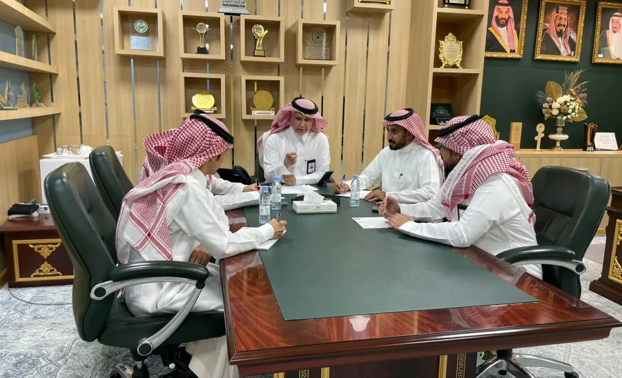 GARC holds a meeting to discuss preparations for graduation ceremony  -  صورة الاجتماع 