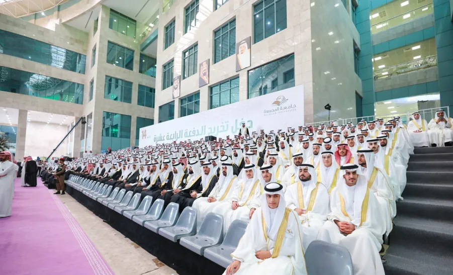 برعاية صاحب السمو الملكي الأمير فيصل بن بندر - أمير منطقة الرياض - الجامعة تقيم حفل تخريج الدفعة الرابعة عشرة من طلابها - جامعة المجمعة 