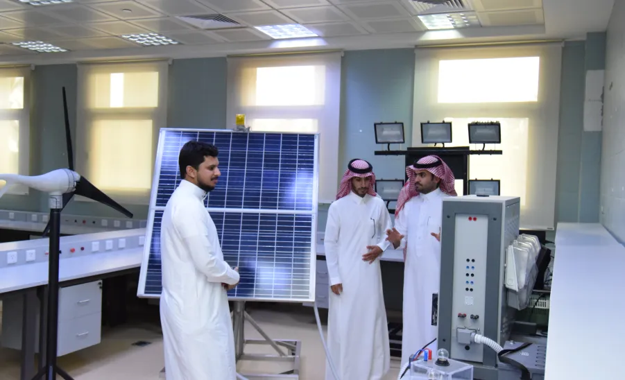 مركز البحوث الهندسية والعلوم التطبيقية يستقبل وفداً من شركة سدير الأولى للطاقة المتجددة - dsr