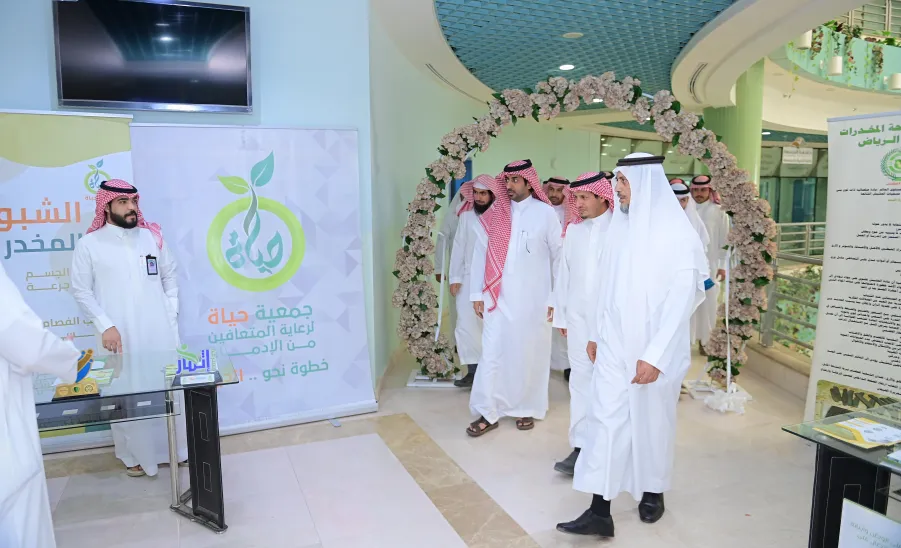 وكيل جامعة المجمعة للشؤون التعليمية يفتتح فعاليات (وطن بلا مخدرات) - افتتاح فعالية (وطن بلا مخدرات)