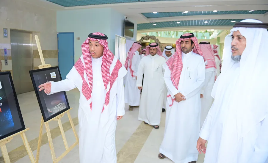 وكيل جامعة المجمعة للشؤون التعليمية يفتتح فعاليات (وطن بلا مخدرات) - افتتاح فعالية (وطن بلا مخدرات)