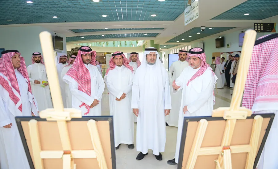 وكيل جامعة المجمعة للشؤون التعليمية يفتتح فعاليات (وطن بلا مخدرات) - افتتاح فعالية (وطن بلا مخدرات)