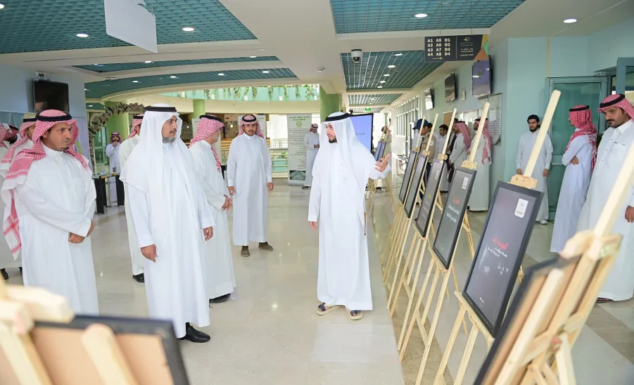 وكيل جامعة المجمعة للشؤون التعليمية يفتتح فعاليات (وطن بلا مخدرات) - افتتاح فعالية (وطن بلا مخدرات)