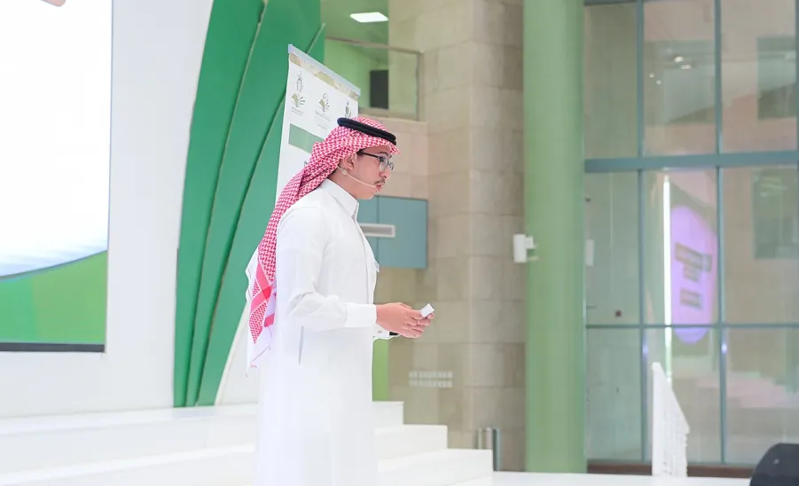 MU RECTOR AWARDS WINNERS IN THE 5TH STUDENT FORUM - جامعة المجمعة