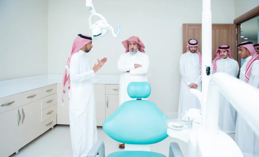 المستشار والمشرف على الشؤون الإدارية والمالية والفنية في زيارة تفقدية للمركز الطبي الجامعي - ث