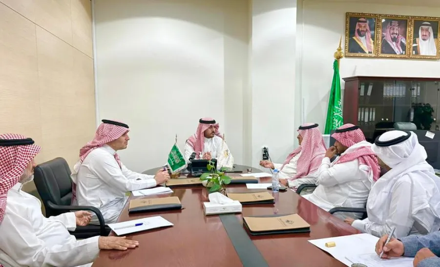 CEO of the Applied College conducts a meeting with the dean of Institute of Studies and Consulting Services  - fig1