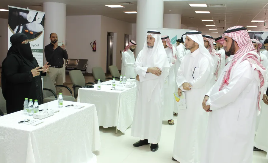 معرض أخطار المخدرات" بكلية الهندسة" - 11