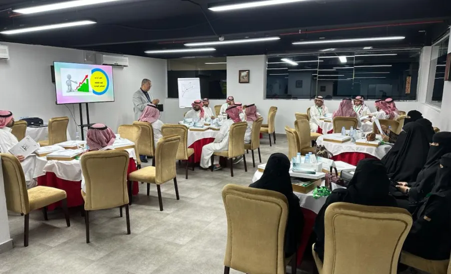 Deanship of Human Resources conducts a course on leadership skills  - صورة