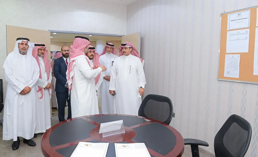 رئيس الجامعة يدشن نظام أتمتة أعمال لجان الاختبارات بالكلية التطبيقية - جامعة المجمعة 