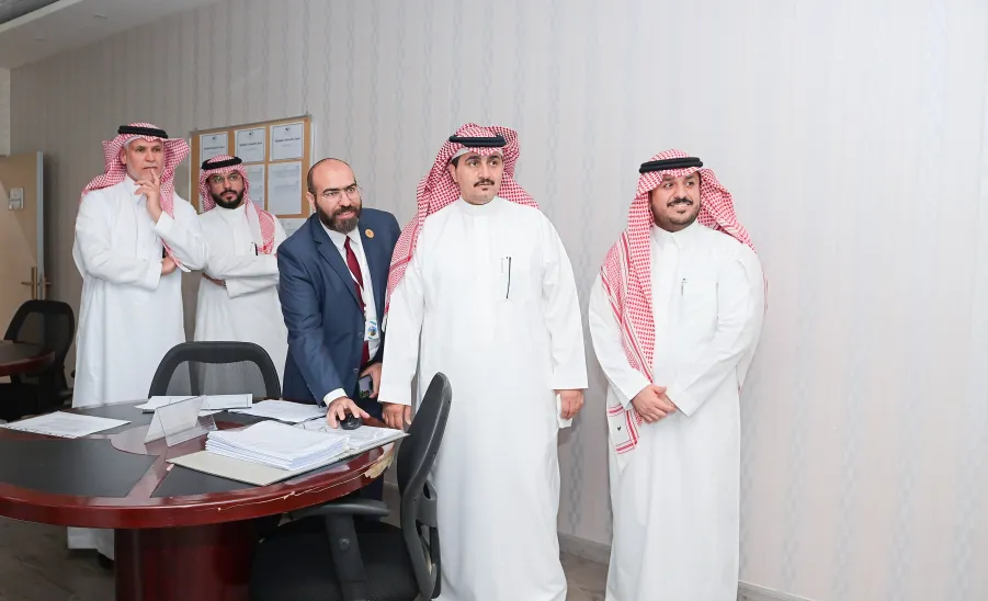 رئيس الجامعة يدشن نظام أتمتة أعمال لجان الاختبارات بالكلية التطبيقية - جامعة المجمعة 