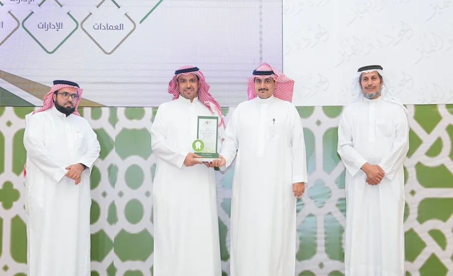 رئيس الجامعة يرعى حفل جائزته للجودة والتميز والملتقى الأول لتجديد الاعتماد المؤسسي -  جامعة المجمعة