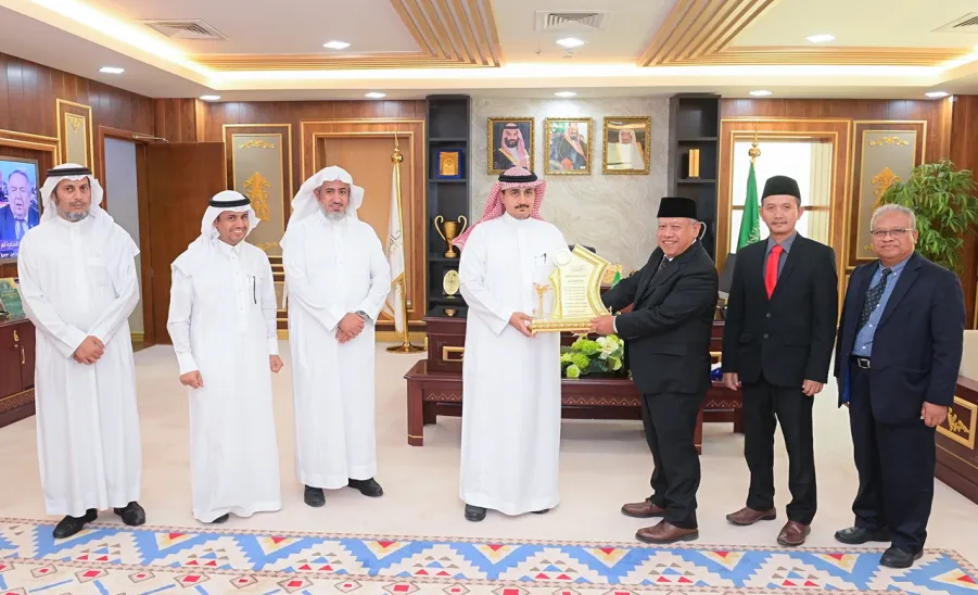 MU SIGNS MOU WITH THE EMBASSAY OF THE REPUBLIC OF INDONESIA -  جامعة المجمعة 