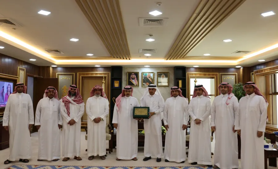 MU RECTOR WELCOMES MEMBERS OF FINAL ACCOUNT COMMITTEE -  جامعة المجمعة