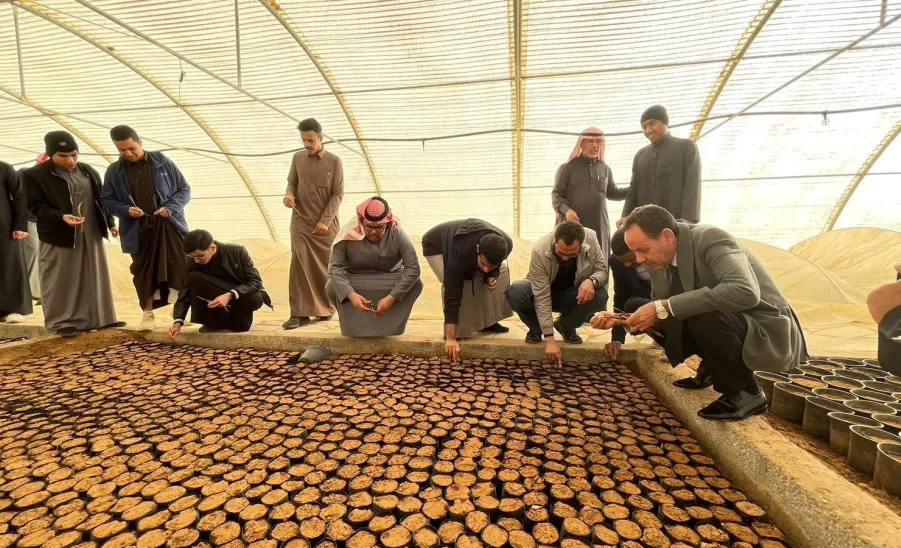 Faculty members and students participate in maintaining King Fahd Road walkway -  أعضاء هيئة التدريس وطلاب كلية الهندسة يشاركون في صيانة ممشى طريق الملك فهد بحوطة سدير
