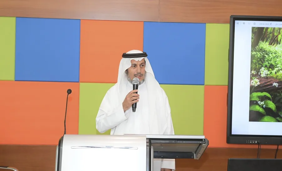 وكيل الجامعة للشؤون التعليمية يفتتح المعسكر الصيفي " مؤهل "  - جامعة المجمعة 