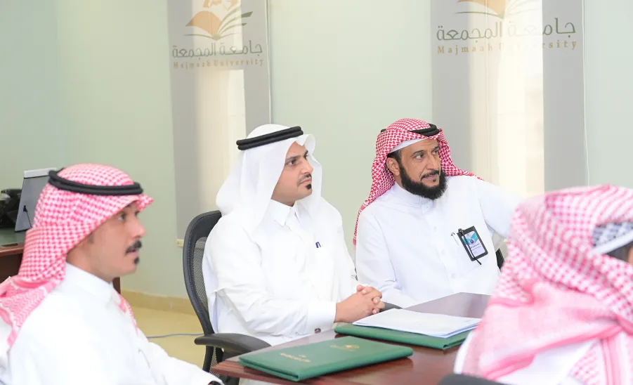Acting Dean of Human Resources visit the General Administration of Performance and Attendance  -  صورة