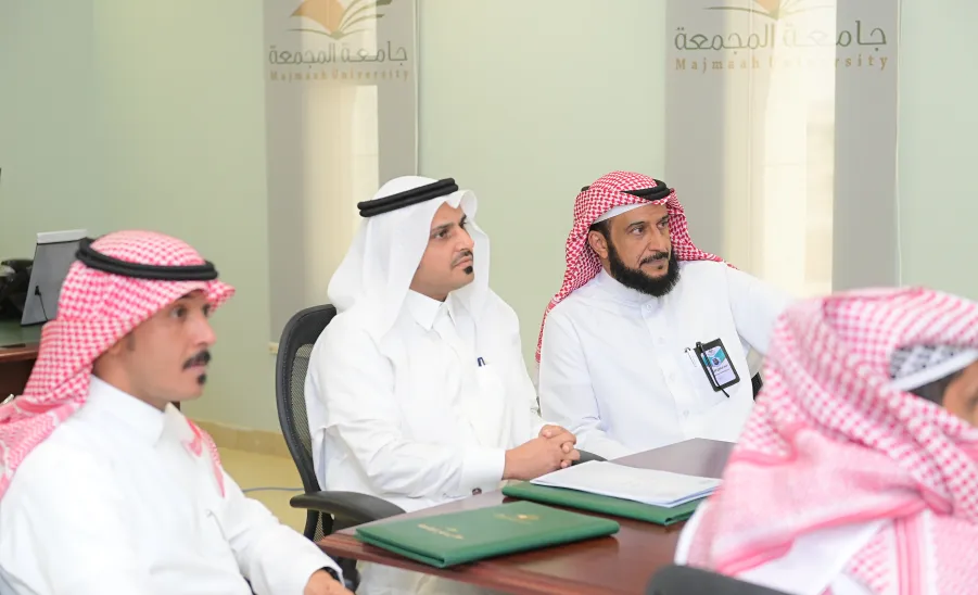 Acting Dean of Human Resources visit the General Administration of Performance and Attendance  -  صورة