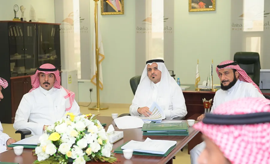 Acting Dean of Human Resources visit the General Administration of Performance and Attendance  -  صورة