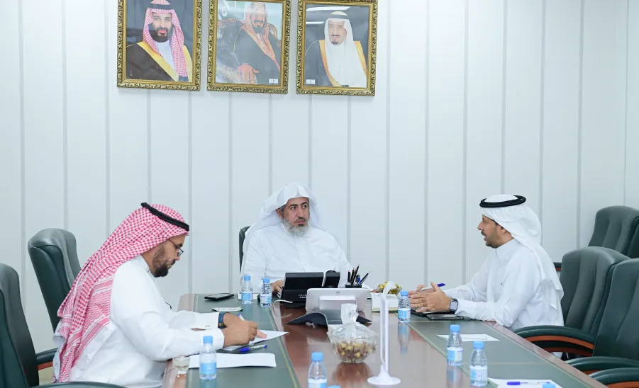 PROF. AL-DOSARI CONDUCTS A MEETING WITH A NUMBER OF DEANS  -  جامعة المجمعة 