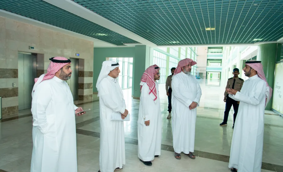 استعداداً لبدء العام الدراسي:  الأستاذ الدكتور مسلّم الدوسري يتفقد مقر كلية الطب بالمجمعة -  الدكتور مسلّم الدوسري يتفقد مقر كلية الطب بالمجمعة