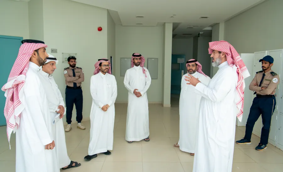 استعداداً لبدء العام الدراسي:  الأستاذ الدكتور مسلّم الدوسري يتفقد مقر كلية الطب بالمجمعة -  الدكتور مسلّم الدوسري يتفقد مقر كلية الطب بالمجمعة