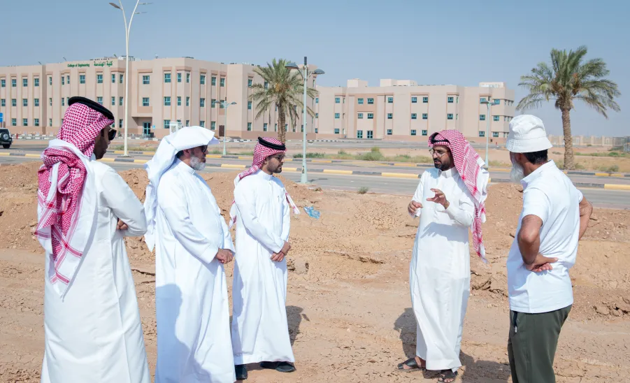 لمتابعة أعمال مشاريع المدينة الجامعية: سعادة الدكتور مسلّم الدوسري يتفقد مشروع مركز التعليم الافتراضي ومشروع تحسين البيئة الجامعية -  جامعة المجمعة 