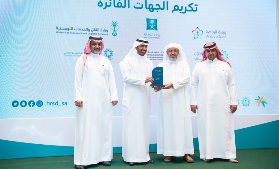 الجامعة تحقق درع التميز والريادة في مشروع الارتباط الوظيفي المستدام للعام 2021م .