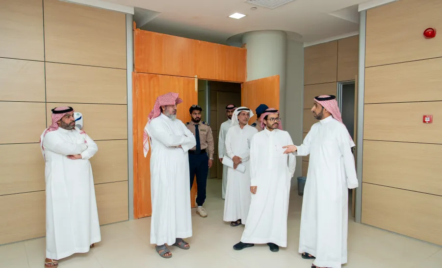 استعداداً لبدء العام الدراسي:  الأستاذ الدكتور مسلّم الدوسري يتفقد مقر كلية الطب بالمجمعة -  الدكتور مسلّم الدوسري يتفقد مقر كلية الطب بالمجمعة