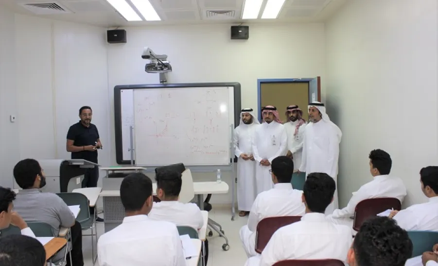 جولة لوكيل جامعة المجمعة للشؤون التعليمية في عدة كليات لتفقد استعدادات بداية العام الجامعي -  وكيل الجامعة للشؤون التعليمية زيارات