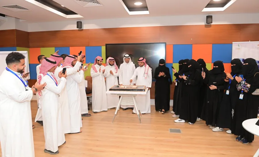 الجامعة تختتم المعسكر الصيفي ( مؤهل ) لتأهيل طلبتها -  4