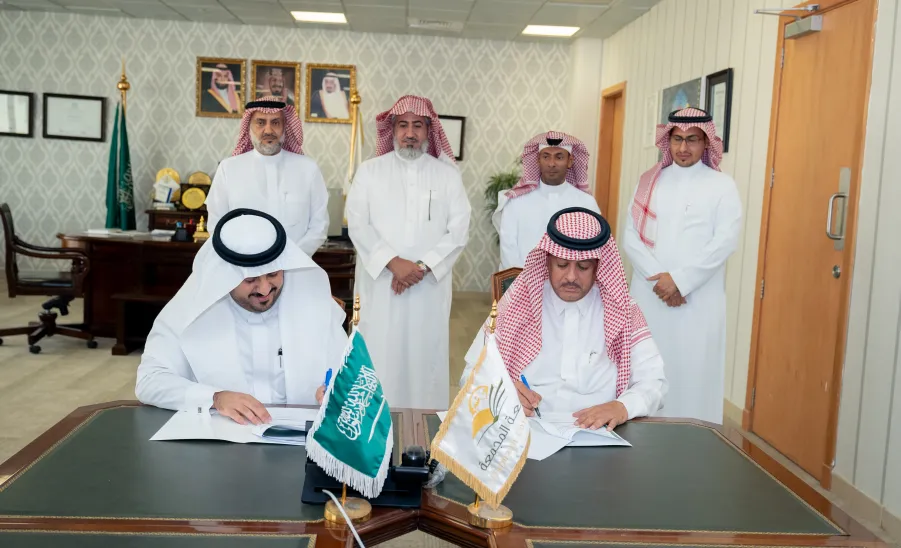 ISCS signs MoU with the College of Applied Sciences - معهد الدراسات والخدمات الاستشارية يوقع مذكرة تفاهم مع الكلية التطبيقية بالجامعة