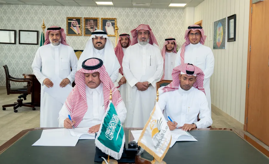 معهد الدراسات والخدمات الاستشارية يوقع مذكرة تفاهم مع عمادة التعليم الالكتروني والتعليم عن بُعد بالجامعة -  عهد الدراسات والخدمات الاستشارية يوقع مذكرة تفاهم مع عمادة التعليم الالكتروني والتعليم عن بُعد بالجامعة