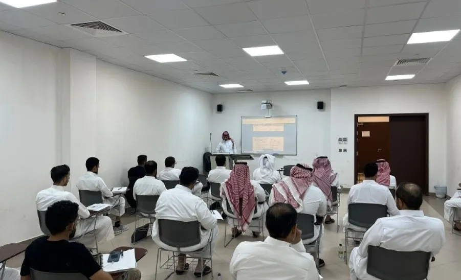 College of Engineering organizes a seminar on renewable energy for graduate students - كلية الهندسة تنظم حلقة نقاش علمية حول الطاقة المتجددة لطلاب الدراسات العليا"