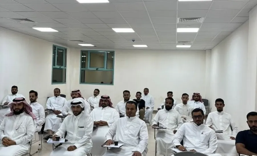 College of Engineering organizes a seminar on renewable energy for graduate students - كلية الهندسة تنظم حلقة نقاش علمية حول الطاقة المتجددة لطلاب الدراسات العليا"