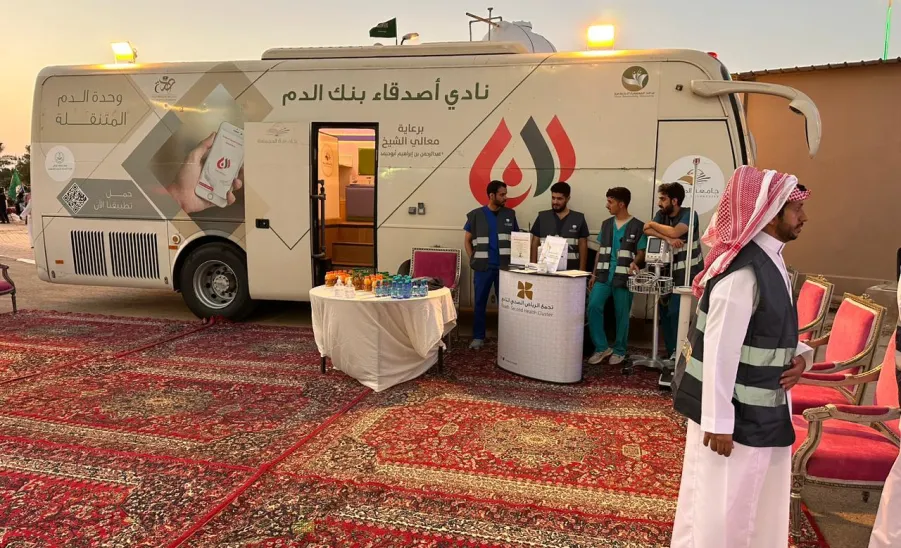 A blood donation campaign held in partnership with the blood bank at Hawtat Sudair Hospital - صوره