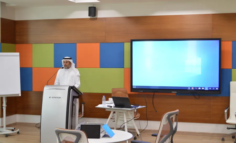 The Vice-Rector holds a meeting deans and heads of departments to discuss colleges' operational plans  - الاجتماع مع عمداء الكليات 