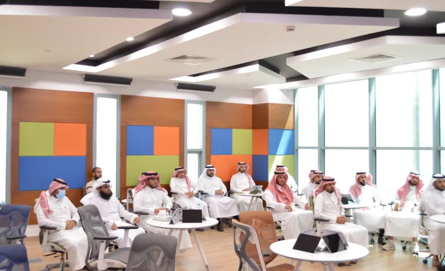 The Vice-Rector holds a meeting deans and heads of departments to discuss colleges' operational plans  - الاجتماع مع عمداء الكليات 