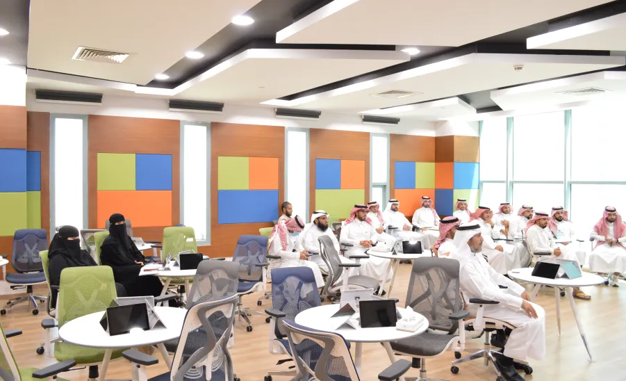 The Vice-Rector holds a meeting deans and heads of departments to discuss colleges' operational plans  - الاجتماع مع عمداء الكليات 