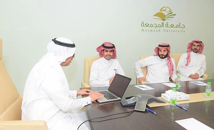 وكيل الجامعة للدراسات العليا والبحث العلمي يدشن موقع مؤتمر جامعة المجمعة للسكتة الدماغية - جامعة المجمعة 