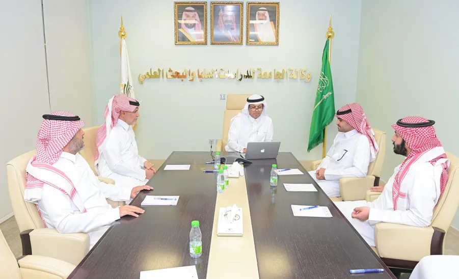 وكيل الجامعة للدراسات العليا والبحث العلمي يدشن موقع مؤتمر جامعة المجمعة للسكتة الدماغية - جامعة المجمعة 