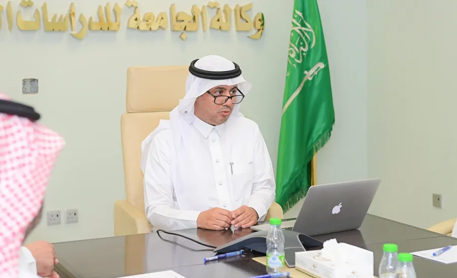 وكيل الجامعة للدراسات العليا والبحث العلمي يدشن موقع مؤتمر جامعة المجمعة للسكتة الدماغية - جامعة المجمعة 