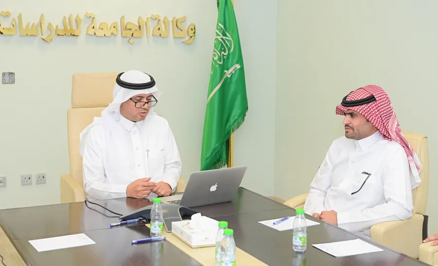 وكيل الجامعة للدراسات العليا والبحث العلمي يدشن موقع مؤتمر جامعة المجمعة للسكتة الدماغية - جامعة المجمعة 