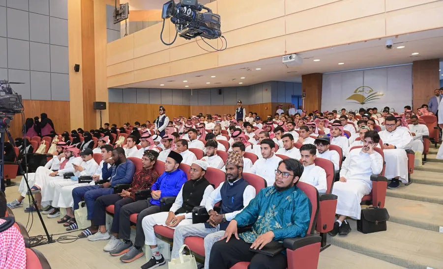 الجامعة تقيم اللقاء السنوي للطلبة المستجدين ومعرض الإرشاد الجامعي -  جامعة المجمعة 