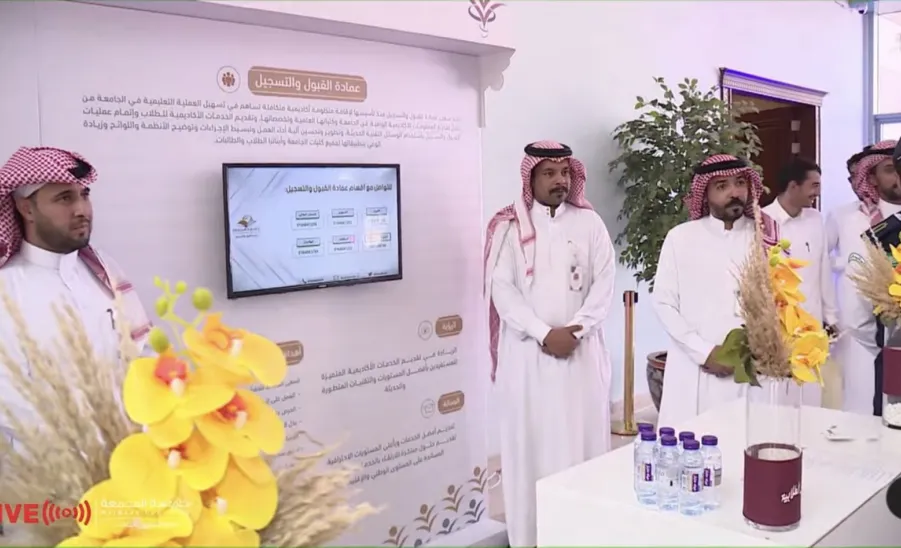 Deanship of Admission and Registration participates in the guidance forum for new students - 4