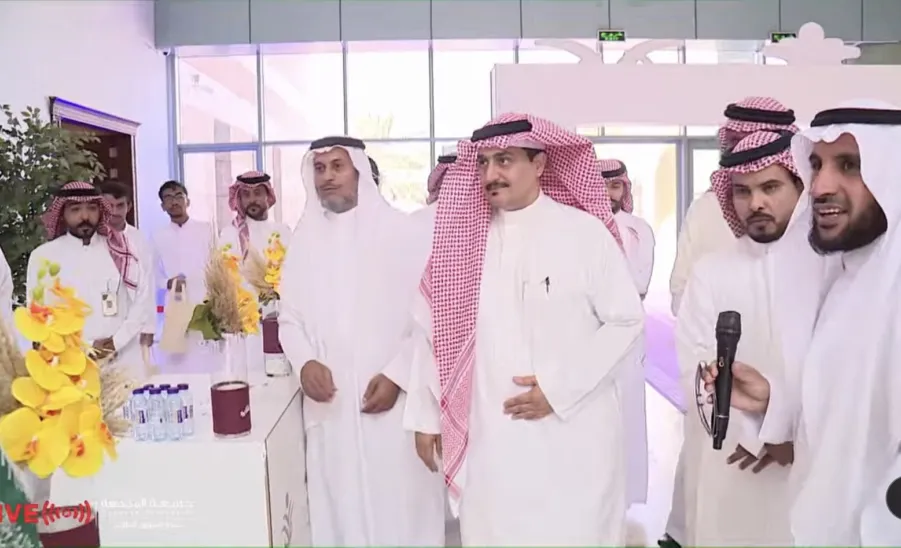 Deanship of Admission and Registration participates in the guidance forum for new students - 5