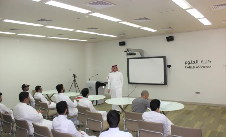 Graduates Unit conducts a meeting potential graduates  - 1