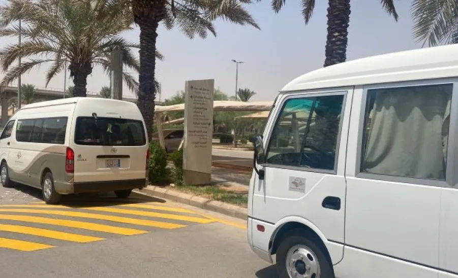 نقل طلاب وطالبات ومنسوبي الجامعة لمعرض الكتاب  -  ئئ